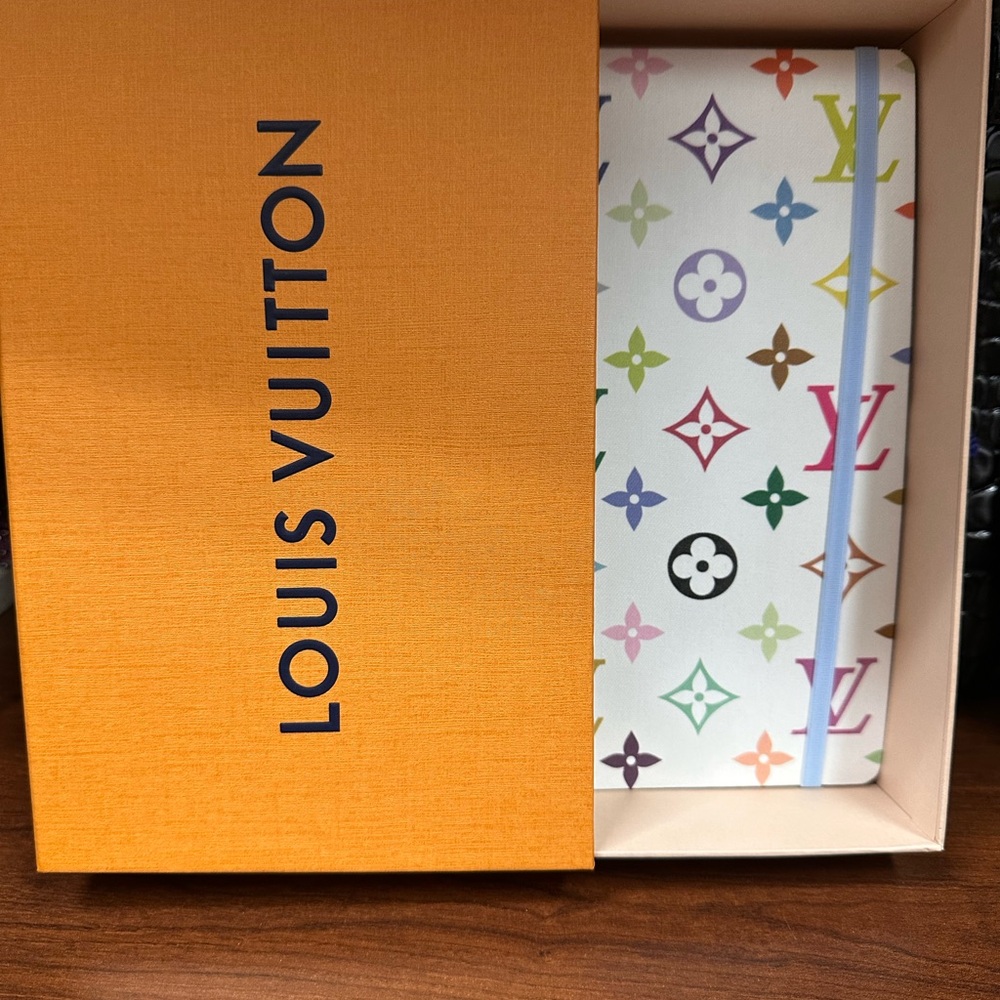 🩷NEW! Louis Vuitton x Takashi Murakami•White Multicolor Jane Notebook MM💜